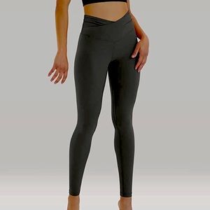 ✌🏼4/$20✌🏼 ODODOS high waist crossed leggings size XL